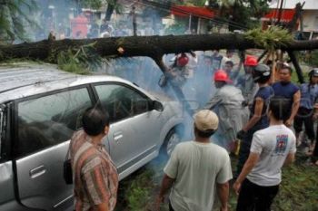 Puting Beliung Terjang Puluhan Rumah