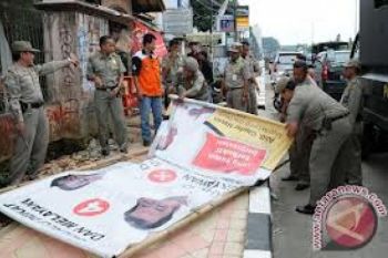 Panwaslu Inventarisasi Alat Peraga Kampanye yang Langgar Ketentuan