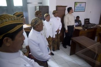Selesaikan Konflik, Kerabat Keraton Surakarta Datangi PN