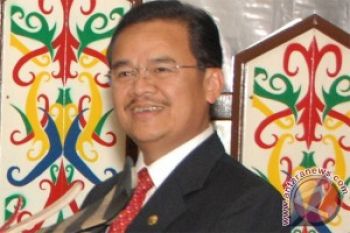 Majelis Dayak Tetap Dukung Akil Mochtar