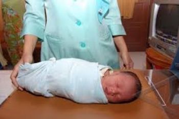 Bayi Berplasenta Ditemukan di Tepi Jalan Parakan