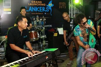 Gita Wirjawan Tampil Bersama Slank