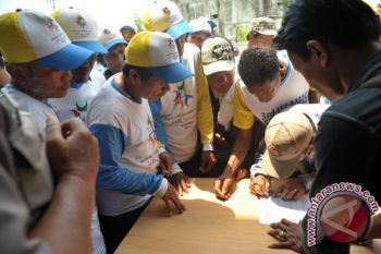 Ratusan Tukang Becak Terima Honor