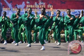 HUT TNI KE 68 DI MAKASSAR 