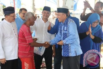 PAN NTB berbagi kegembiraan dengan warga miskin