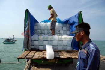 Permintaan Es Balok Turun
