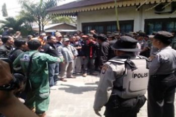Demo Buruh/Wahyu Ikhtiar
