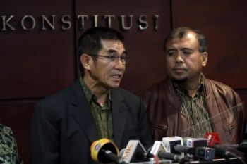KPK Tetapkan Akil Mochtar Tersangka Penerima Suap