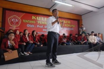 Dahlan Bintang Iklan Bukan untuk Pencitraan