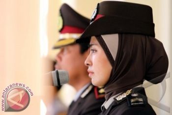 Kapolri Persilakan Polwan Berjilbab