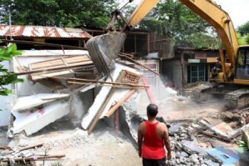 PT KAI Bongkar Paksa 58 Rumah