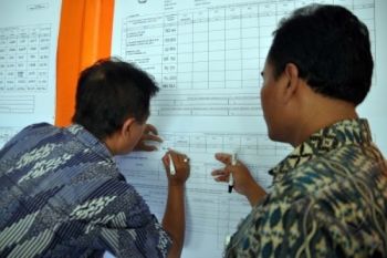 Saksi Pasangan Rohmad Tinggalkan Pleno