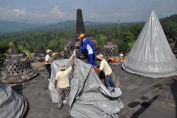 Asing Bantu Konservasi Borobudur 