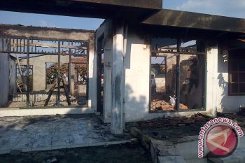 Rumah Ahyadi terbakar nyaris korban jiwa