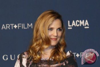 Drew Barrymore tak pernah mau operasi plastik