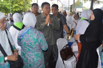 Bupati Lampung Selatan Sambut Kedatangan Jamaah Haji