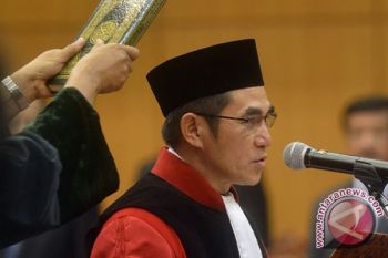 Ketua MK Hamdan Zoelva ucapkan sumpah jabatan