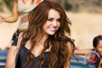  Miley Cyrus Lagi-Lagi Buat Heboh 