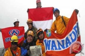 Perjalanan Tim Seven Summits Wanadri dibukukan 