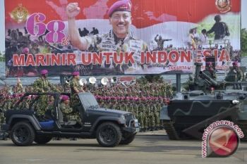 Marinir unjuk kekuatan dalam Hut ke-68