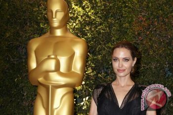 Angelina Jolie terima penghargaan kemanusiaan