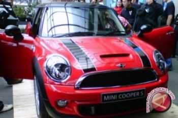 BMW Rilis Mini yang Besar