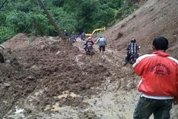 Longsor Jalan Liwa-Krui