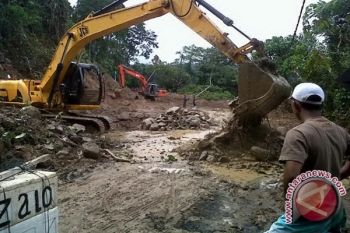 Rute Krui-Liwa sudah bisa dilintasi kendaraan