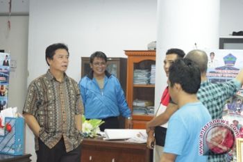 Bupati Minut tinjau ruangan bagian Humas
