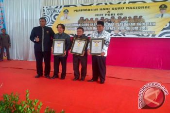 Pemkab OKU raih rekor MURI lewat lagu "Guruku Sayang"