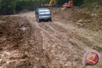 Mobil Bisa Lewati Jalan Liwa-Krui