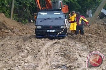 Jalur Liwa-Krui Mulai Bisa Dilewati Mobil