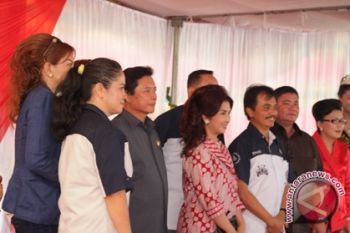Menpora dan rombongan mobil kuno kunjungi Minut