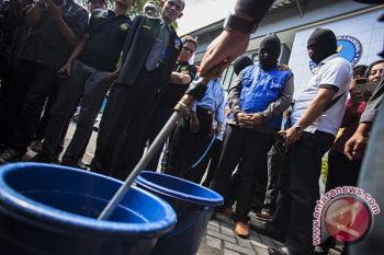 Sleman musnahkan barang bukti minuman keras 