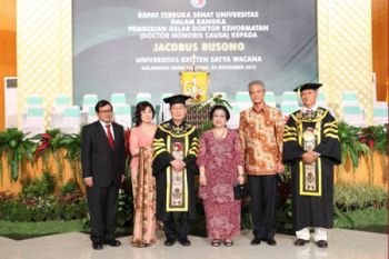 UKSW Anugerahi Jacobus Busono Doktor HC 