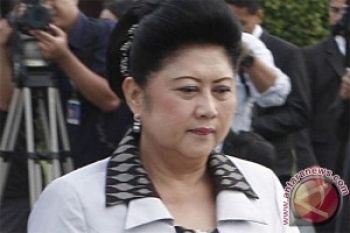Ani Yudhoyono Ajak Ringankan Korban Topan Haiyan