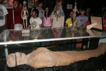 Mumi Daging di Makam Sang Raja