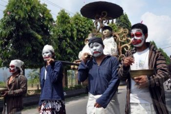 KPU Tetapkan Zamzam Bupati-Wabup Magelang