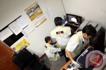 KPK Geledah Kantor terkait Kasus Akil Mochtar