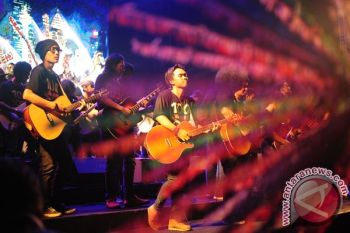 Seratus Gitaris Blues Festival