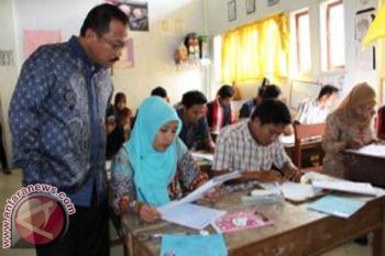 Bupati Mamuju Pantau Ujian CPNS K2 