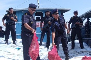 BC Kepri Tangkap Kapal Bawang Selundupan