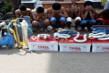 Komplotan Perompak Kapal/Joko Sulistyo)