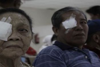 Operasi Katarak Gratis/Henky Mohari