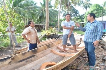 Pembuatan Kapal Nelayan/Evy R. Syamsir