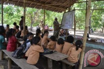 Ketua RT dirikan sekolah di pelosok NTB