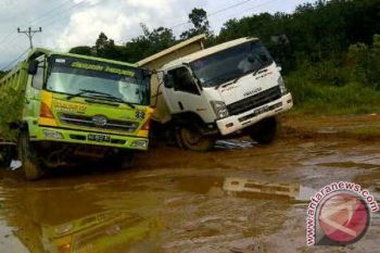 Jalan Batang Tarang - Simpang Ampar Makin Rusak 