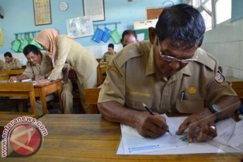 Gubernur Sulsel Pantau Ujian CPNS di Dua Tempat 