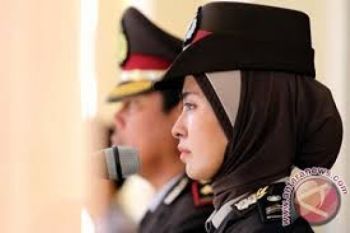 Hasyim Muzadi: Berikan Kebebasan Polwan Berjilbab