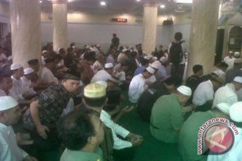 Ribuan pelayat antar jenazah Ketua MUI Sulut